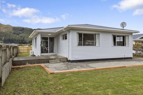 Photo of property in 242 Wellington Road, Wainuiomata, Lower Hutt, 5014