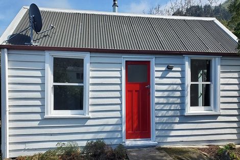 Photo of property in 7 Cornwall Road, Lyttelton, 8082