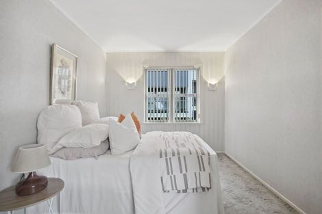 Photo of property in 16 Sylvan Crescent, Te Atatu South, Auckland, 0610