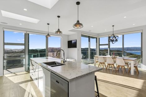 Photo of property in 8 Imran Terrace, Khandallah, Wellington, 6035