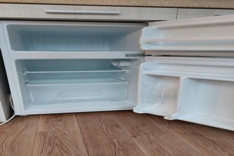 Photo of property in 19 Rauhuia Crescent, Parau, Auckland, 0604