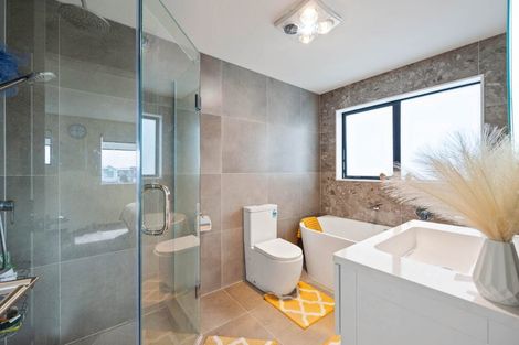 Photo of property in 12 Korowhiti Road, Clarks Beach, 2122