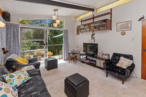 Photo of property in 30 Mountain Road, Henderson Valley, Auckland, 0612