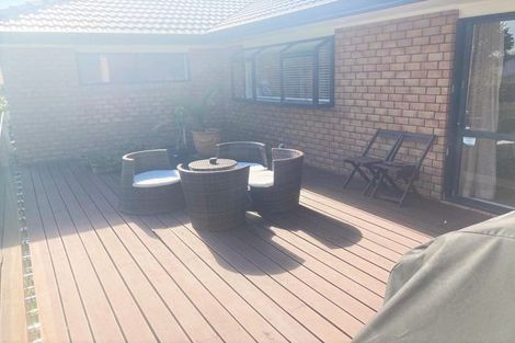 Photo of property in 2 Cesari Place, West Harbour, Auckland, 0618