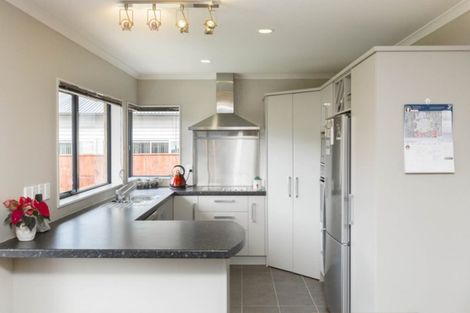 Photo of property in 44 King Charles Drive, Kingsley Heights, Upper Hutt, 5018