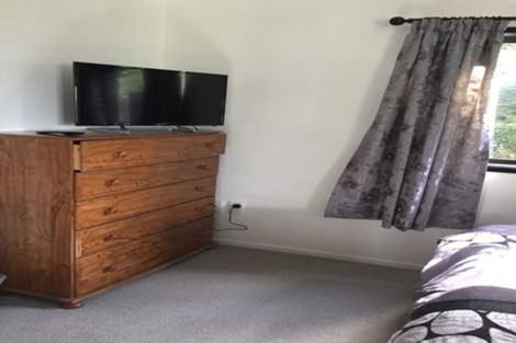 Photo of property in 8 Glen Vista Place, Bayview, Auckland, 0629