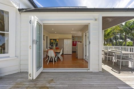 Photo of property in 46 Waterview Road, Stanley Point, Auckland, 0624