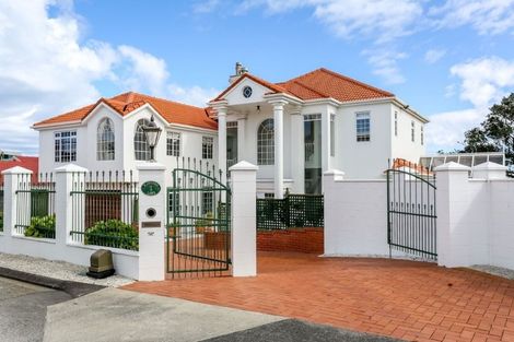 Photo of property in 1 Kawaroa Lane, New Plymouth, 4310