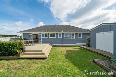 Photo of property in 19 Turville Crescent, Newlands, Wellington, 6037