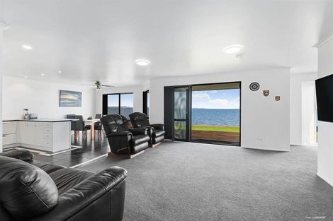 Photo of property in 30a Crispe Road, Clarks Beach, 2122