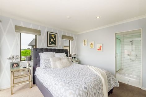 Photo of property in 17 Bluewater Place, Paraparaumu, 5032