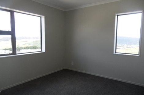 Photo of property in 5a Sandino Place, Grenada Village, Wellington, 6037