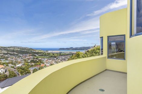 Photo of property in 10 Inverell Way, Seatoun, Wellington, 6022