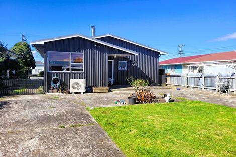 Photo of property in 80 Derby Street, Westport, 7825