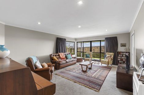 Photo of property in 29 Johnstone Drive, Fitzherbert, Palmerston North, 4410