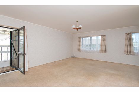 Photo of property in 2/30 Edgewater Parade, Waiuku, 2123