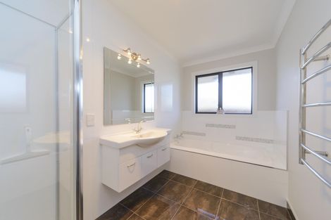Photo of property in 25 Trump Place, Kelvin Grove, Palmerston North, 4414