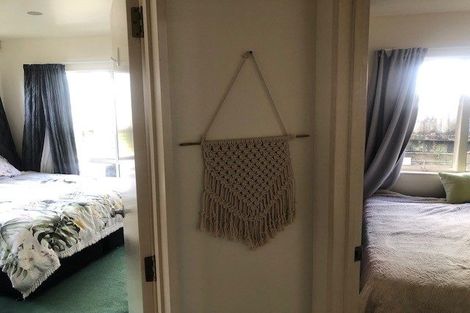 Photo of property in 31 Bronzewing Terrace, Unsworth Heights, Auckland, 0632