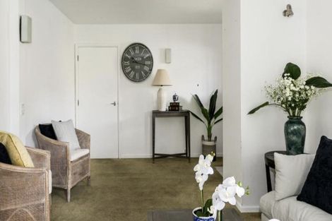 Photo of property in 11 Shortland Place, Havelock North, 4130