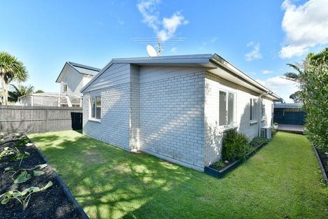 Photo of property in 17a Hatton Road, Orewa, 0931