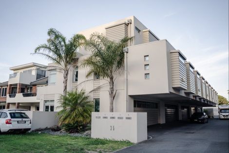 Photo of property in 2/35 Victoria Road, Mount Maunganui, 3116