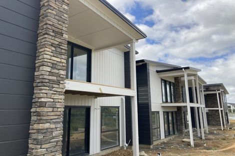 Photo of property in 2/60 Hayfield Way, Karaka, Papakura, 2580