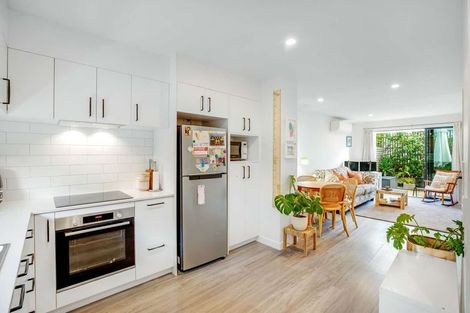 Photo of property in 2d Ellen Avenue, Hillcrest, Auckland, 0627