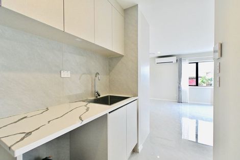 Photo of property in 80 Reeves Road, Pakuranga Heights, Auckland, 2010