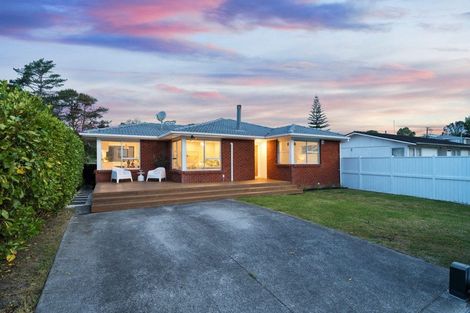 Photo of property in 26a Finlow Drive, Te Atatu South, Auckland, 0610