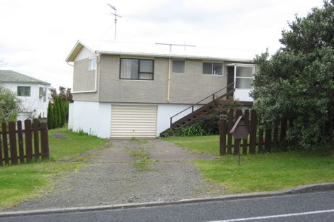 Photo of property in 1292 Whangaparaoa Road, Army Bay, Whangaparaoa, 0930
