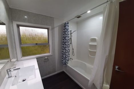 Photo of property in 31 Awaroa Road, Sunnyvale, Auckland, 0612