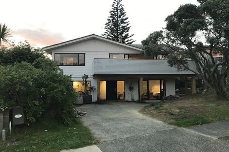 Photo of property in 2 Ravenwood Drive, Forrest Hill, Auckland, 0620