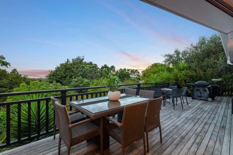 Photo of property in 7 Hume Drive, Hillcrest, Auckland, 0627