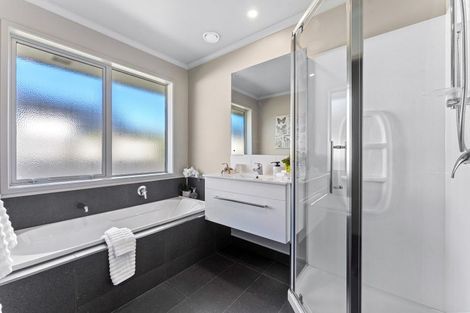 Photo of property in 11 Patu Way, Patumahoe, Pukekohe, 2679