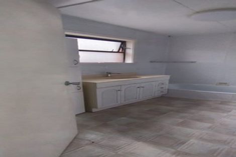 Photo of property in 48 Taikata Road, Te Atatu Peninsula, Auckland, 0610