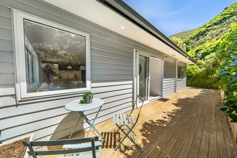 Photo of property in 26 Rarangi Way, Owhiro Bay, Wellington, 6023