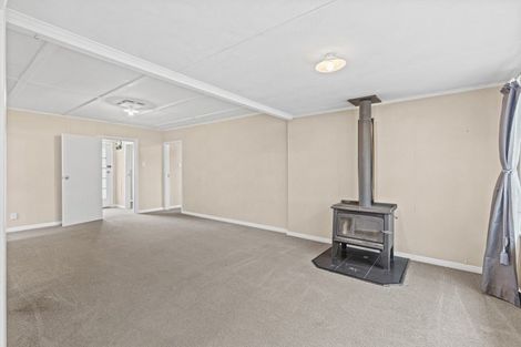 Photo of property in 5 Rangatira Road, Hunterville, 4730