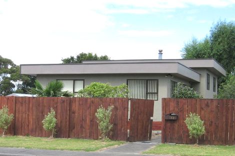 Photo of property in 49 West Harbour Drive, West Harbour, Auckland, 0618