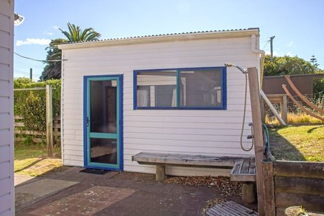 Photo of property in 43 Pinedale Crescent, Riversdale Beach, Masterton, 5872