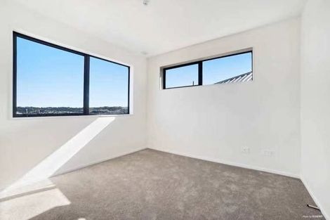 Photo of property in 17 Peony Mews, Oteha, Auckland, 0632