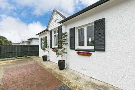 Photo of property in 100 Randwick Road, Moera, Lower Hutt, 5010