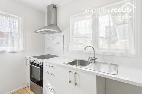 Photo of property in 16 Serjeant Street, Henderson, Auckland, 0612