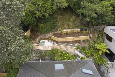 Photo of property in 11 Fortification Road, Karaka Bays, Wellington, 6022