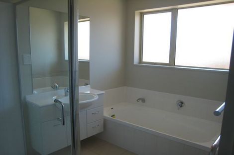 Photo of property in 8 Dunsford Close, Halswell, Christchurch, 8025