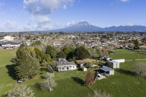 Photo of property in 1 Kahikatea Street, Inglewood, 4330