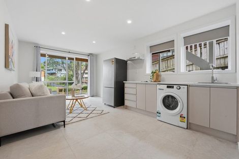 Photo of property in 7a Sailfish Drive, West Harbour, Auckland, 0618