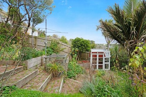 Photo of property in 2 Lambeth Road, Northland, Wellington, 6012