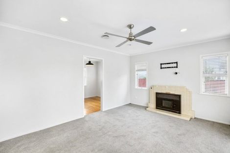 Photo of property in 12 Albert Road, Kelston, Auckland, 0602