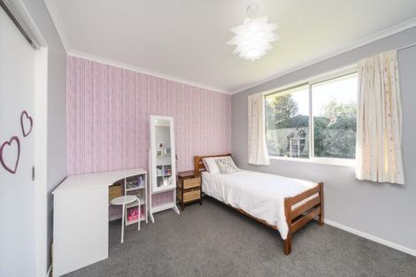 Photo of property in 21 Mokau Place, Terrace End, Palmerston North, 4410