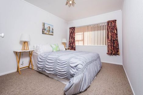 Photo of property in 1/71 Browns Bay Road, Browns Bay, Auckland, 0630
